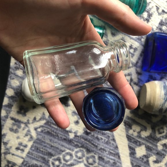 Lot of 7 Glass and Ceramic Bottles - Picture 9 of 13